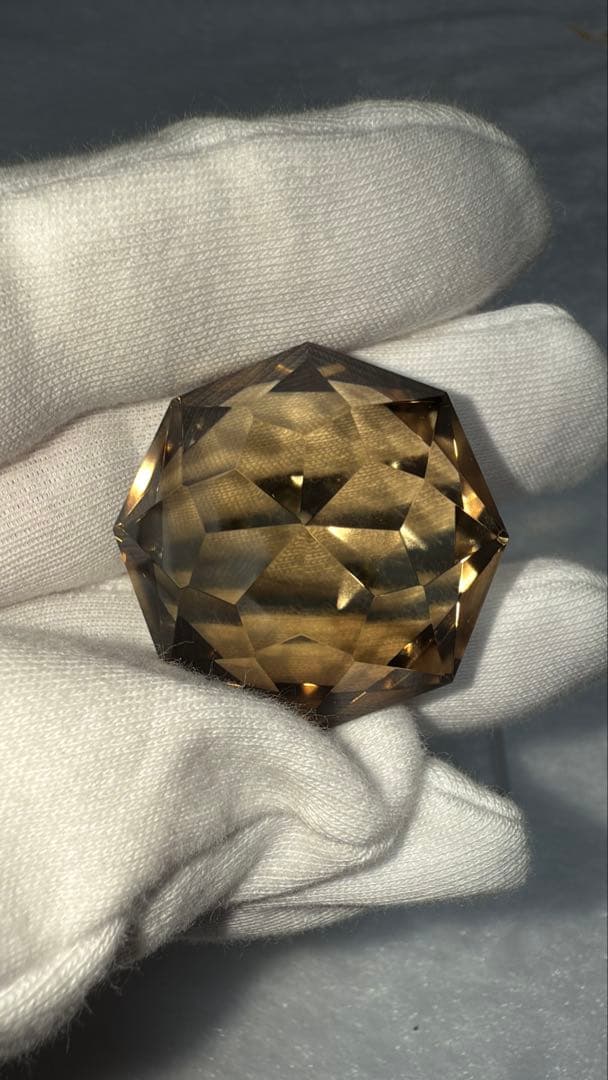 ブラジル産スモーキー宝石カット オクタゴナルモディファイドブリリアント 立体置物
